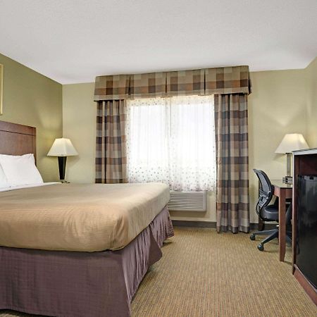 Super 8 By Wyndham Monticello Hotel Ngoại thất bức ảnh