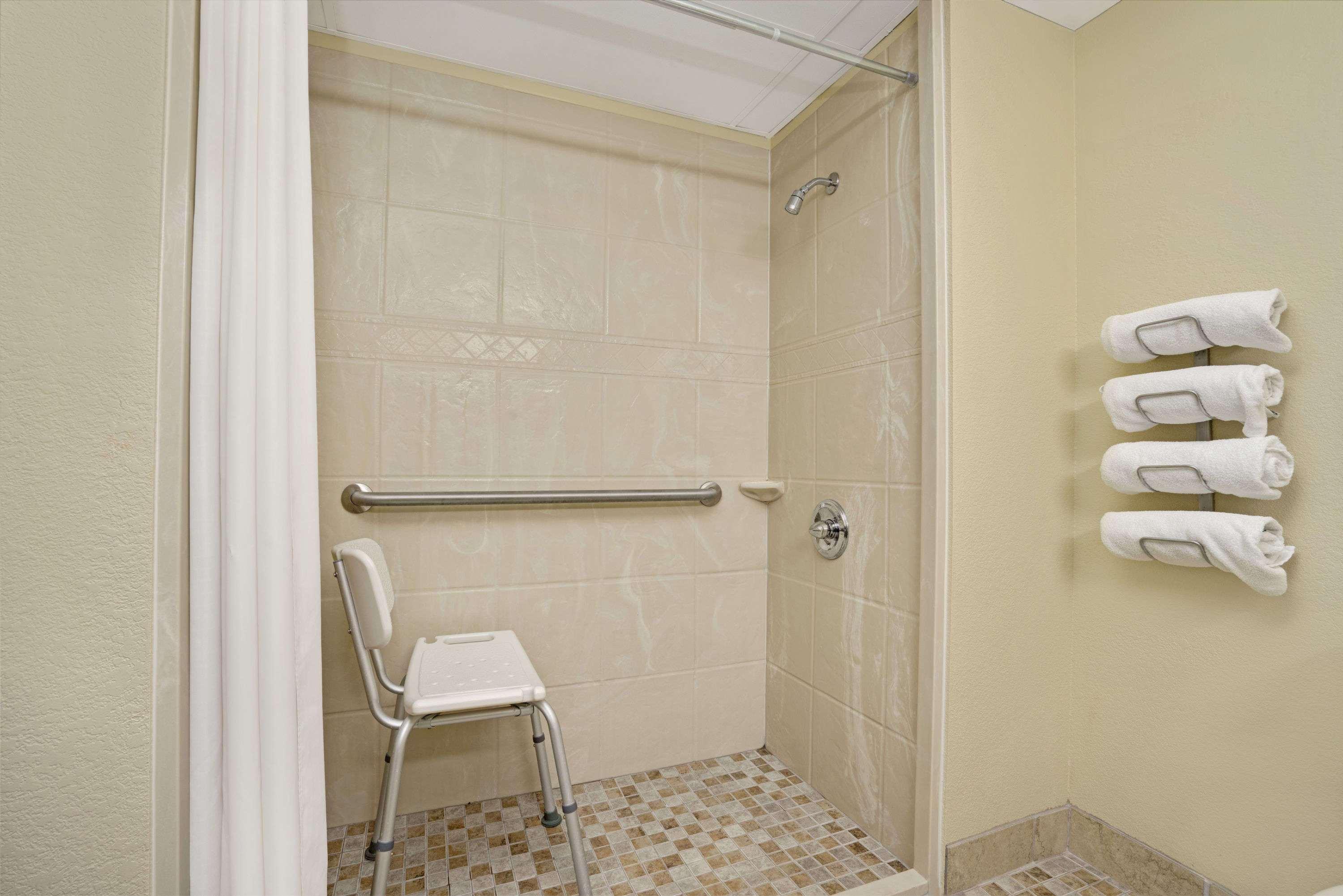 Super 8 By Wyndham Monticello Hotel Ngoại thất bức ảnh
